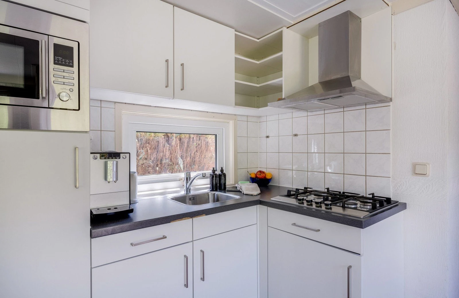 Wellnesshut met eigen bubbelbadsauna 24